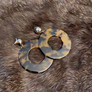 NWOT Marbled Resin Hoop Earrings